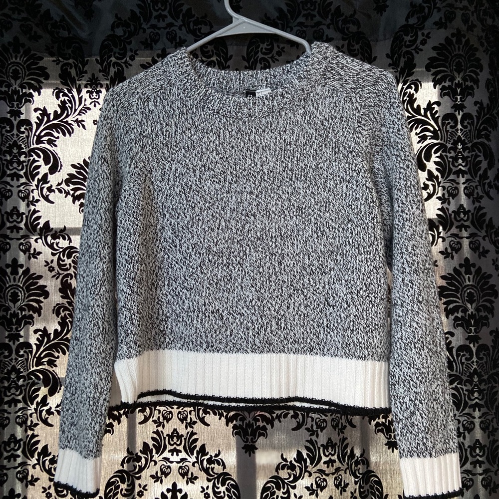 Semi-Cropped H&M Grey Sweater